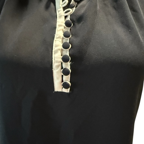 Banana Republic Black Sleeveless Buttoned Blouse - Picture 3 of 4